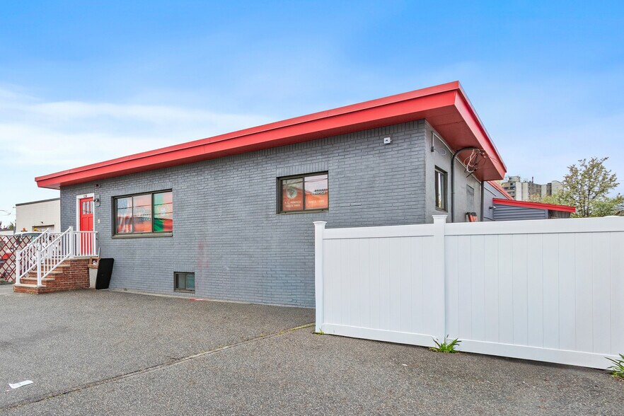 More Photos Of 29 Linden St, Medford Flex For Sale
