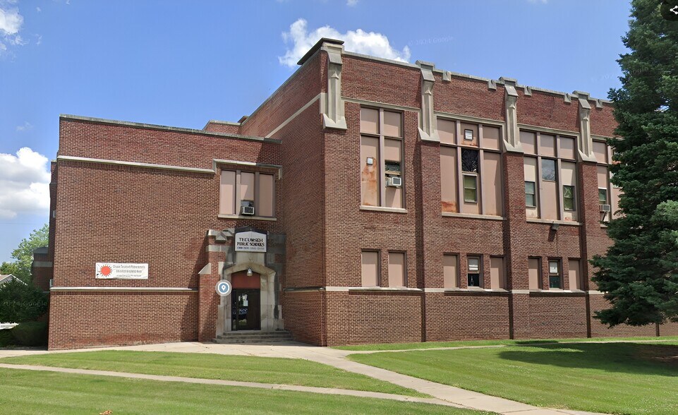 More Photos Of 212 N Ottawa St, Tecumseh Flex For Sale