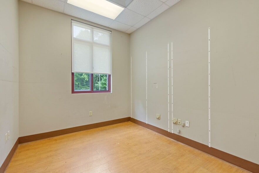 More Photos Of 1922 K M Wicker Memorial Dr, Sanford Medical For Lease