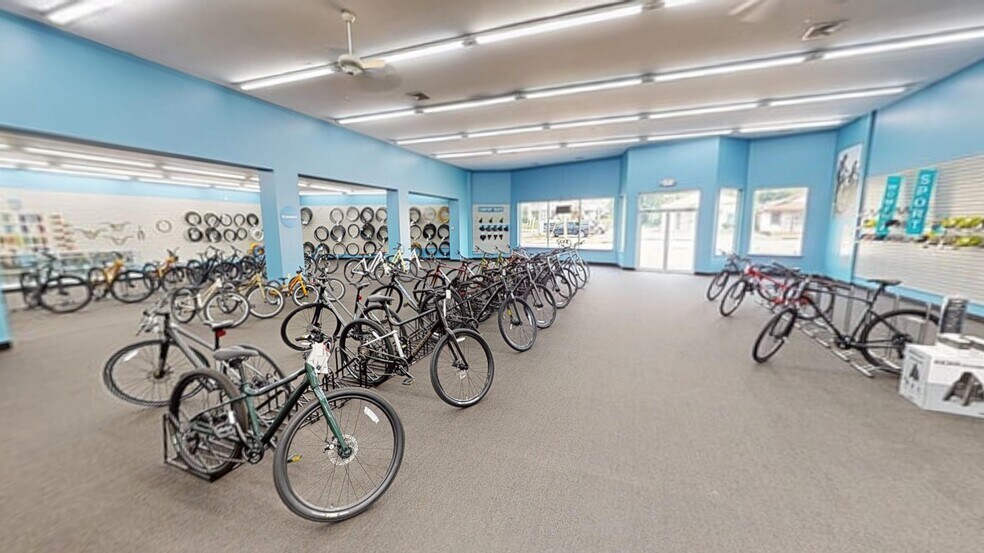 More Photos Of 964 N State St, Girard Freestanding For Sale