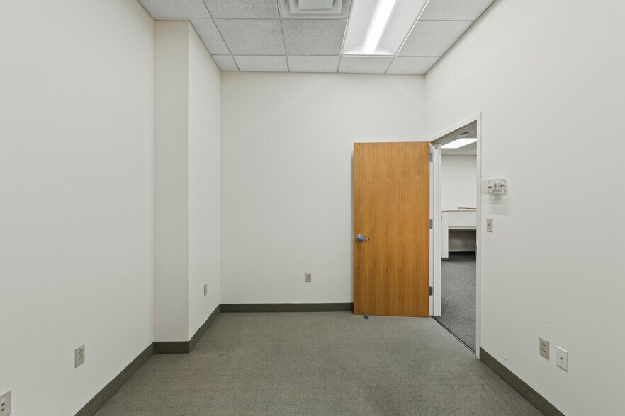 More Photos Of 15 E Union Ave, East Rutherford Warehouse For Lease