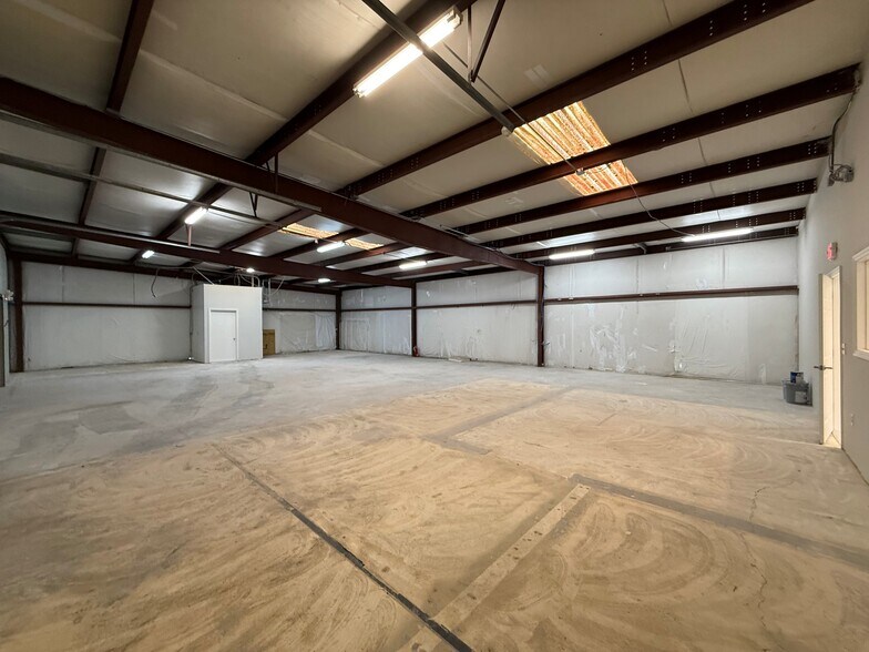 More Photos Of 104-A Commerce Pl, Goose Creek Flex For Lease