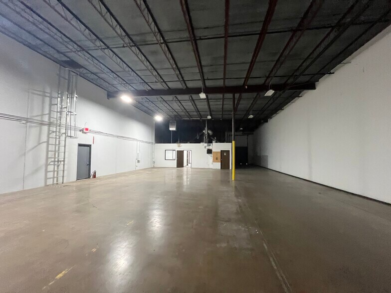 More Photos Of 4220-4232 Charter Ave, Oklahoma City Warehouse For Lease