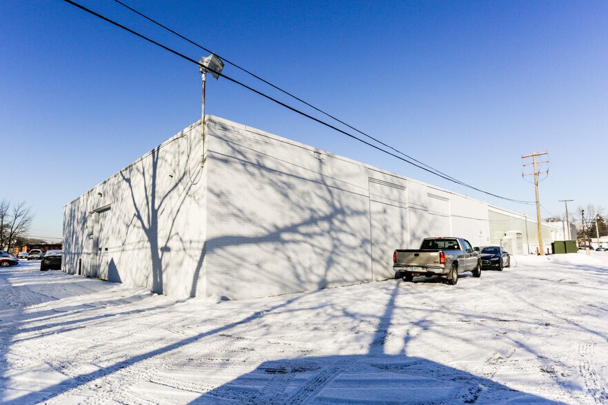 More Photos Of 5180 Mayfield Rd, Lyndhurst Auto Dealership For Sale