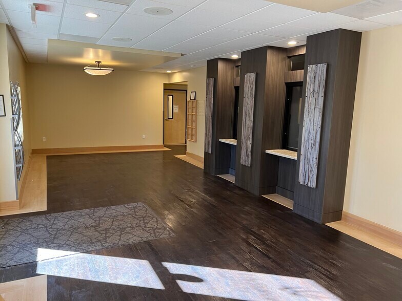 More Photos Of 2222 E Powell Blvd, Gresham Office For Sale