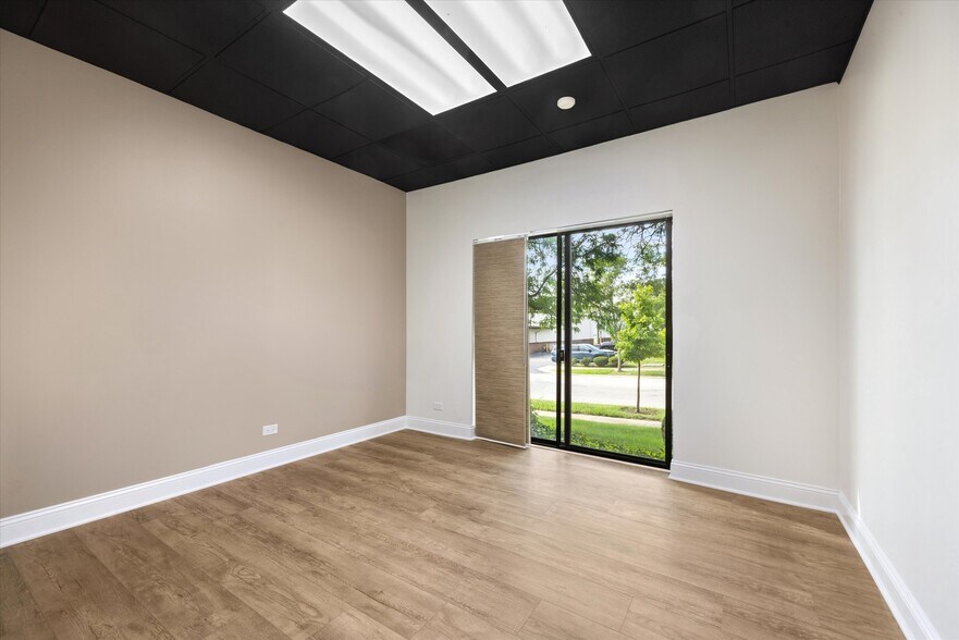 More Photos Of 414 Plaza Dr, Westmont Office For Sale