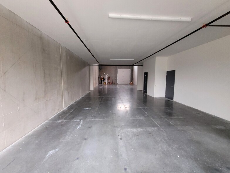 More Photos Of 950 Seaborne Av, Port Coquitlam Warehouse For Lease