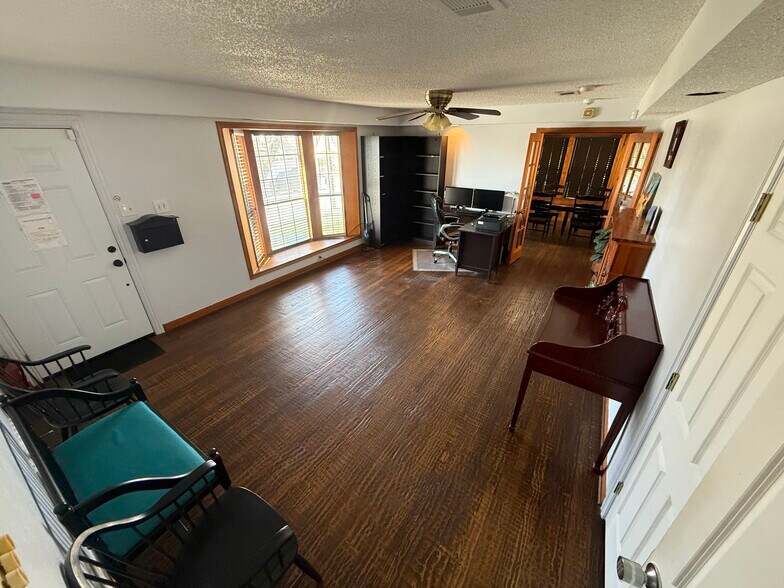 More Photos Of 513 S Tennessee St, McKinney Office For Sale