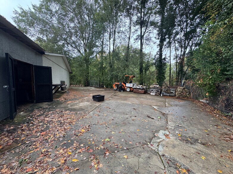 More Photos Of 6100 Peachtree Industrial Blvd, Atlanta Freestanding For Lease