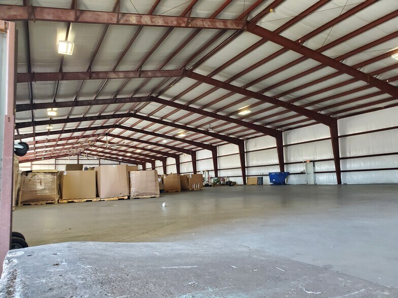 More Photos Of 1001 Dumont St, South Houston Distribution For Sale