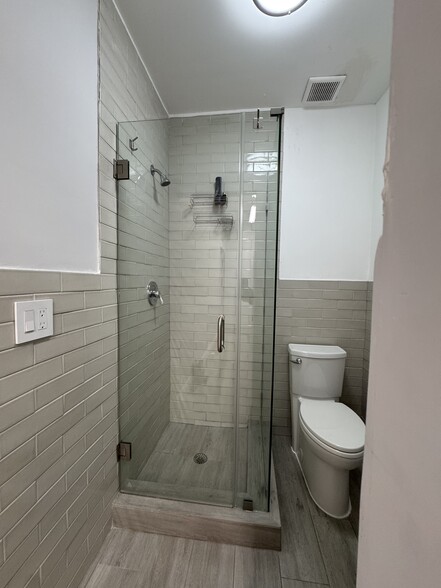 More Photos Of 7555-7575 W 2nd Ct, Hialeah Warehouse For Sale