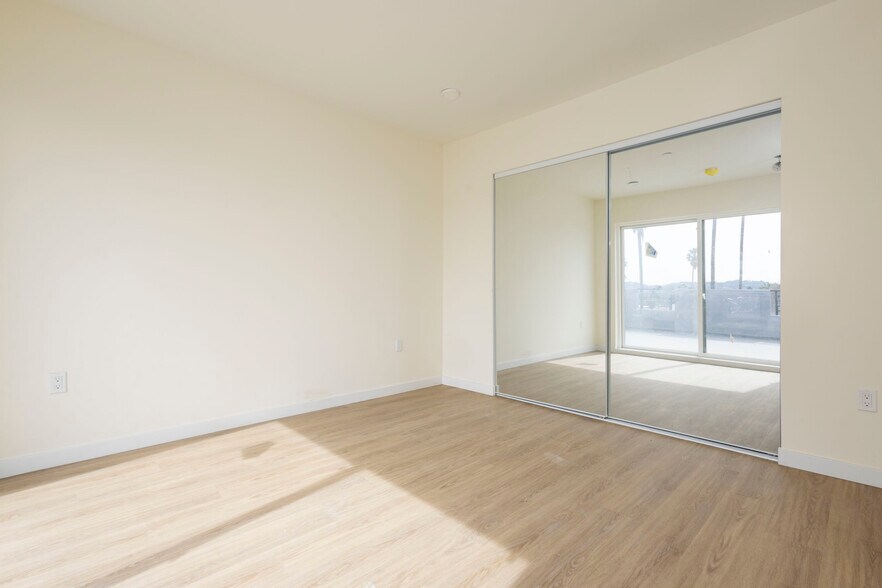 More Photos Of 14629 W Erwin St, Van Nuys Apartments For Sale