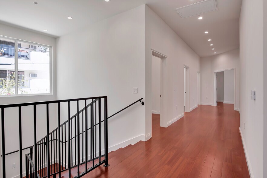 More Photos Of 1112 N Sherbourne Dr, West Hollywood Loft Creative Space For Lease