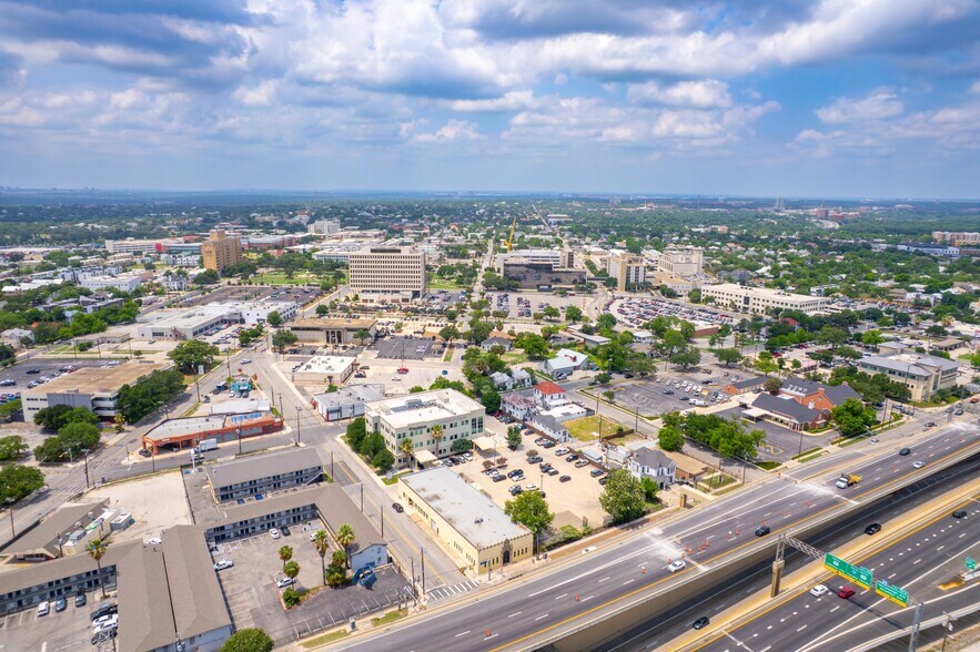 More Photos Of 718 Lexington Ave, San Antonio Medical For Lease