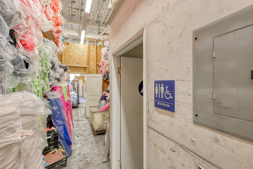 More Photos Of 784 Crocker St, Los Angeles Warehouse For Sale