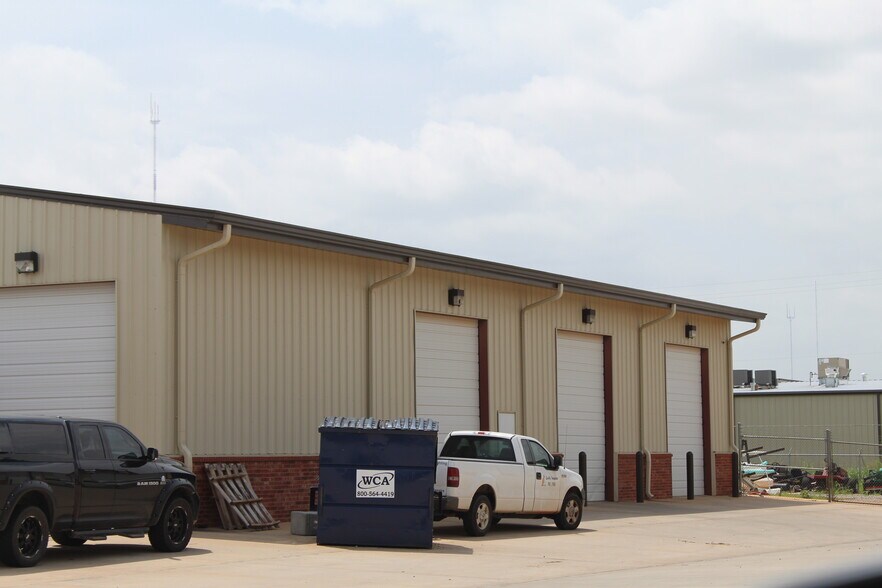 More Photos Of 416 NE 145th Pl, Edmond Warehouse For Lease