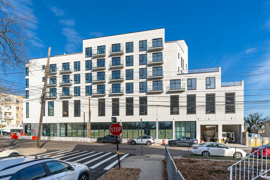 More Photos Of 15002 Northern Blvd, Flushing Apartments For Lease