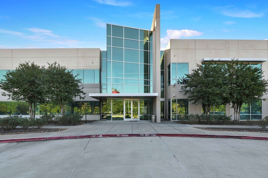More Photos Of 681 Greens Pky, Houston Office For Lease