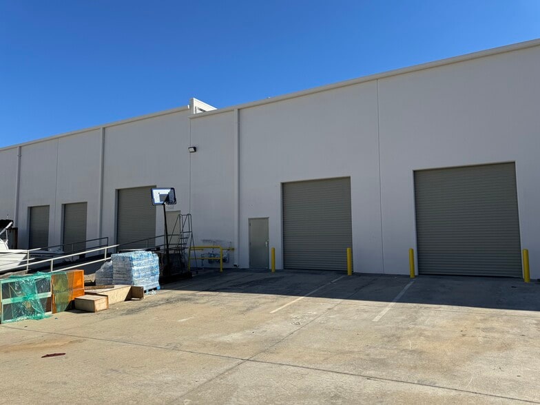 More Photos Of 1690 Roberts Blvd, Kennesaw Warehouse For Lease
