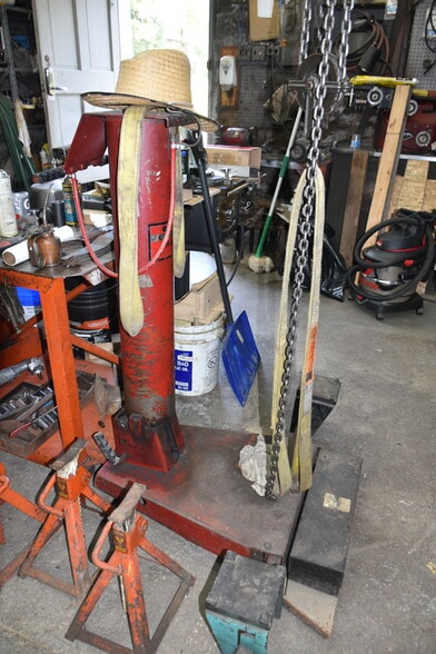 More Photos Of 4592 S Delaware Dr, Easton Auto Repair For Sale