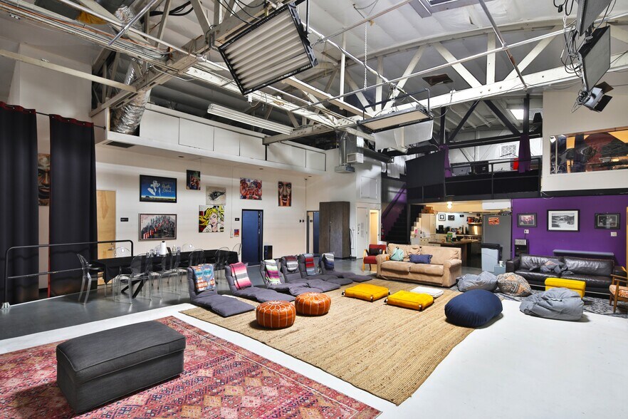 More Photos Of 1041 N McCadden Pl, Los Angeles Flex For Sale