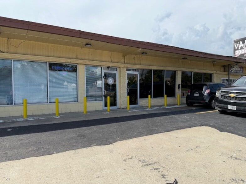 More Photos Of 401-415 Edgebrook Dr, Houston Unknown For Lease