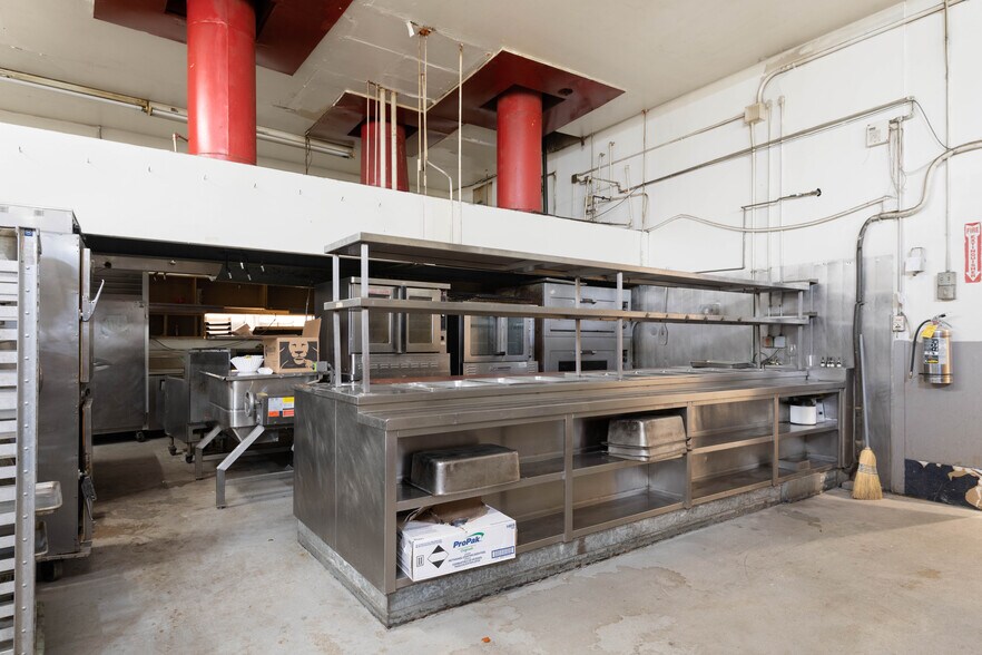 More Photos Of 50 Comstock St, Richland Hotel For Lease