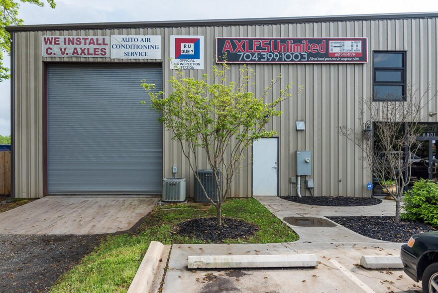 More Photos Of 4901 Wilkinson Blvd, Charlotte Warehouse For Sale