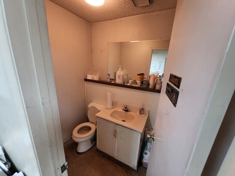 More Photos Of 1835 S State St, Salt Lake City Auto Repair For Sale