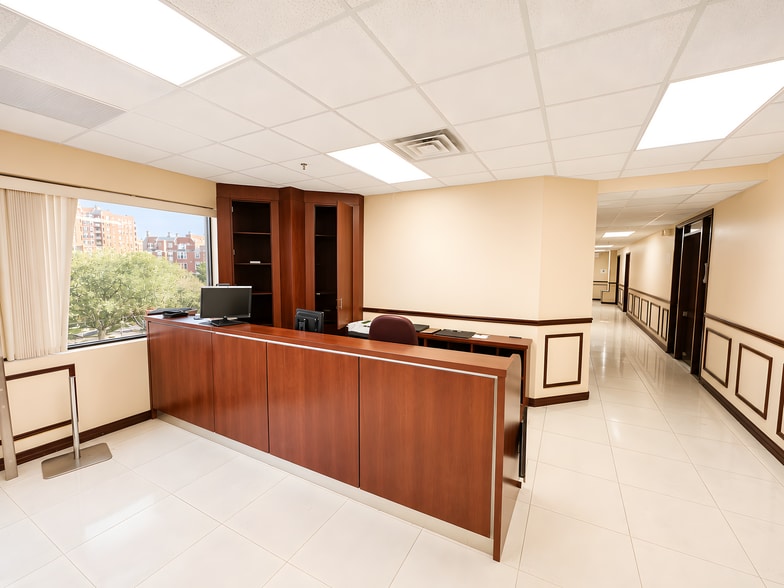 More Photos Of 1009 Brighton Beach Ave, Brooklyn Bank For Lease