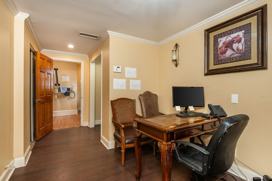 More Photos Of 1624 NE Piedmont Ave, Atlanta Medical For Sale