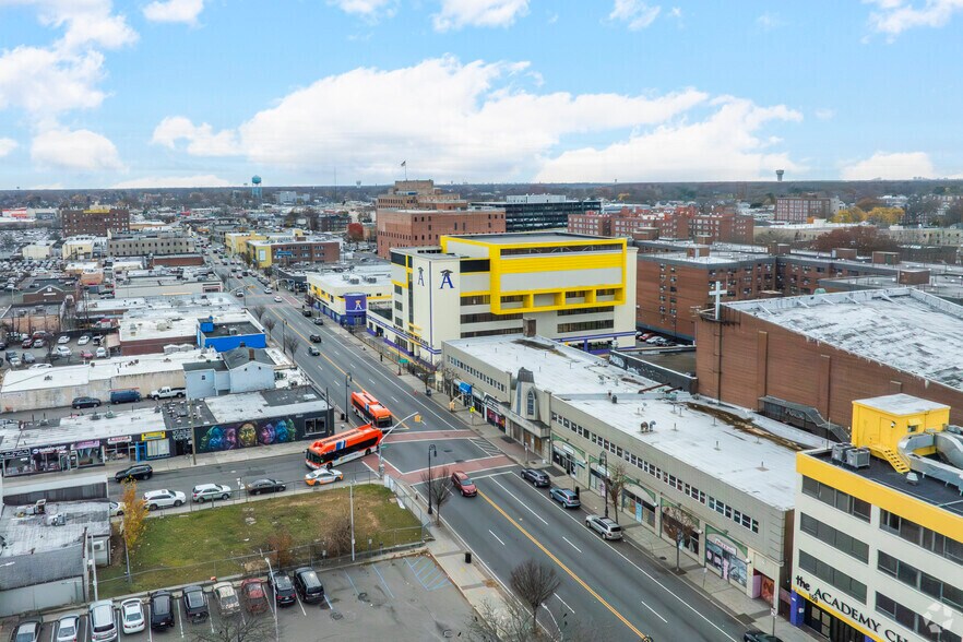 More Photos Of 145 N Franklin St, Hempstead Office For Sale