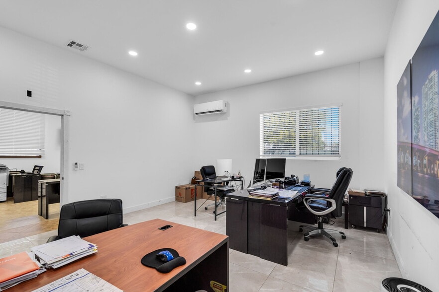 More Photos Of 921 N 21st Ave, Hollywood Service For Lease