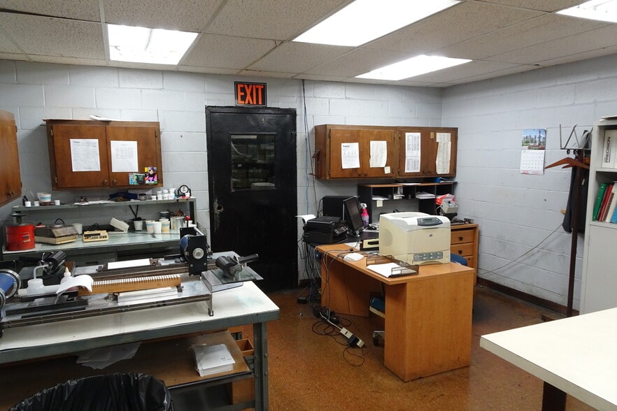 More Photos Of 4820 Rozzelles Ferry Rd, Charlotte Manufacturing For Lease