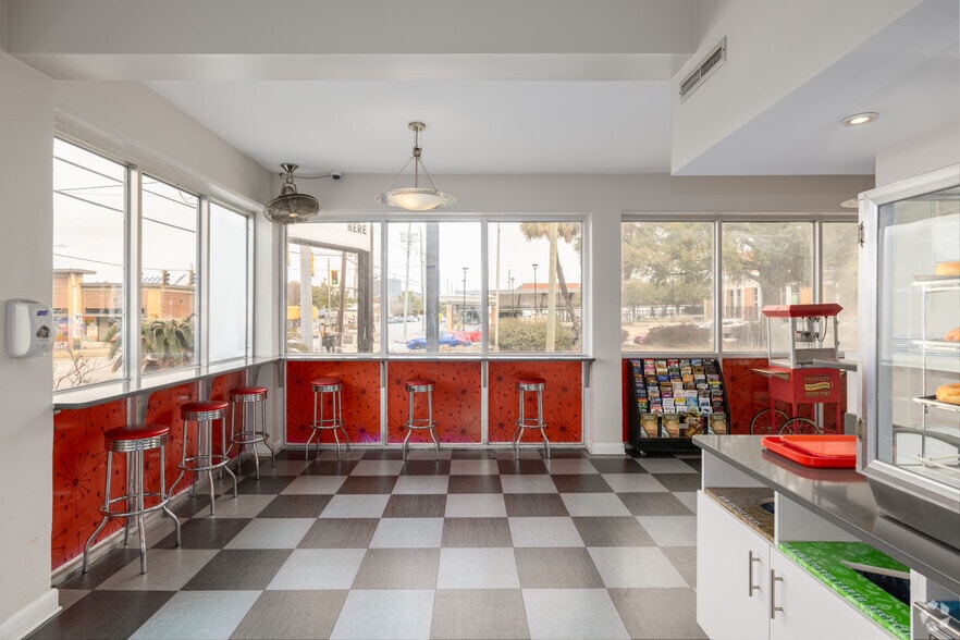 More Photos Of 611 W Oglethorpe Ave, Savannah Hotel For Sale