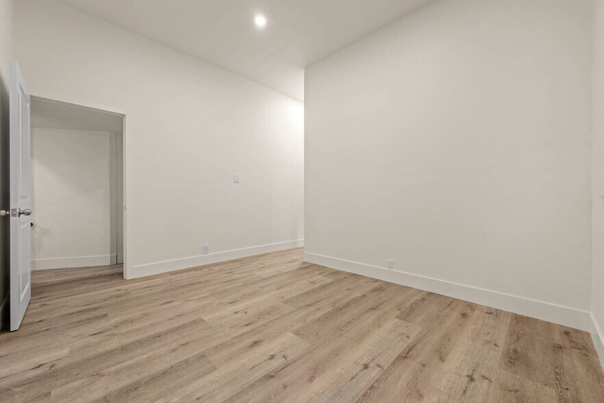 More Photos Of 1647 W 12th Pl, Los Angeles Apartments For Sale