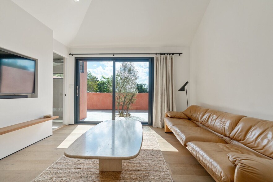 More Photos Of 1964 Vestal Ave, Los Angeles Office Residential For Sale