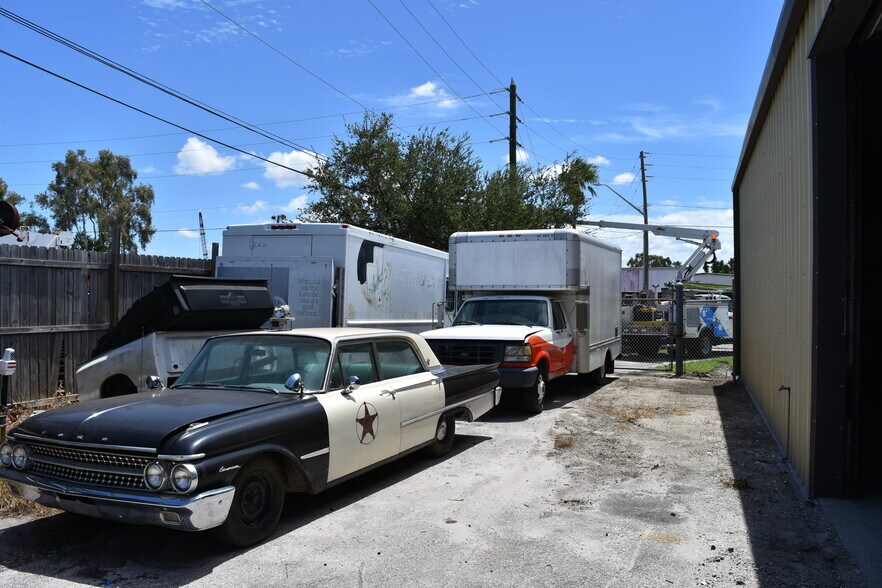 More Photos Of 12295 Automobile Blvd, Clearwater Warehouse For Lease
