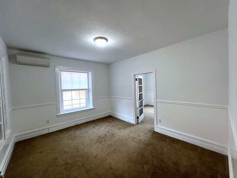 More Photos Of 15 Market Sq, Manheim Office Residential For Sale