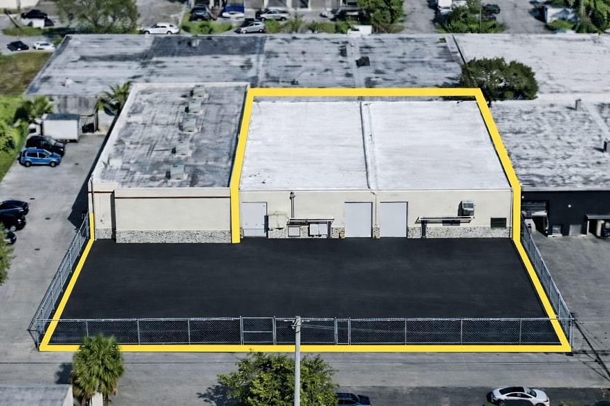 Primary Photo Of 2655 NE 188th St, Miami Warehouse For Lease