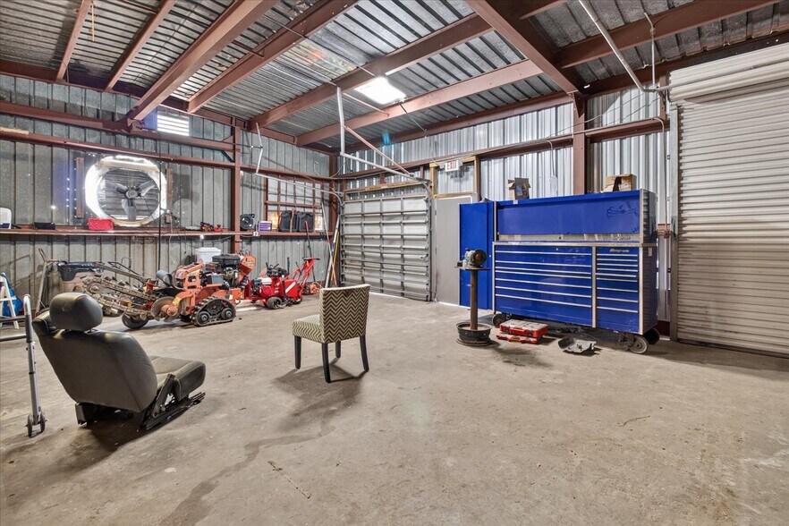 More Photos Of 5306 W Commerce St, Tampa Warehouse For Sale