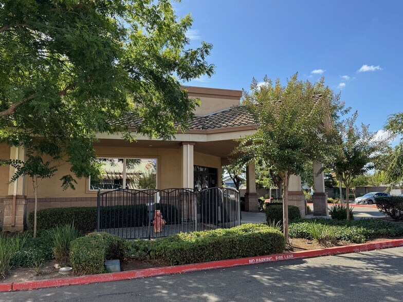 More Photos Of 3985 Foothills Blvd, Roseville Veterinarian Kennel For Sale