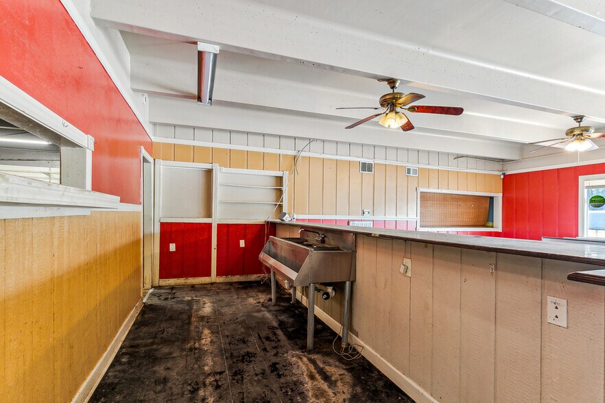 More Photos Of 1851 Florida St, Mandeville Restaurant For Sale