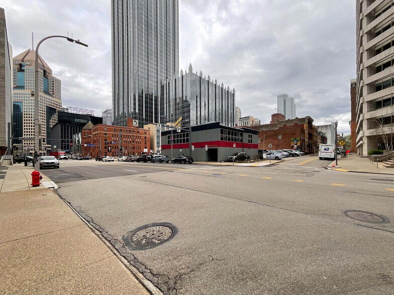 More Photos Of 100 Stanwix St, Pittsburgh Office For Sale