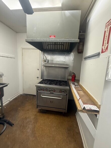 More Photos Of 211 W Clinton Ave, Oaklyn Storefront Retail Residential For Sale