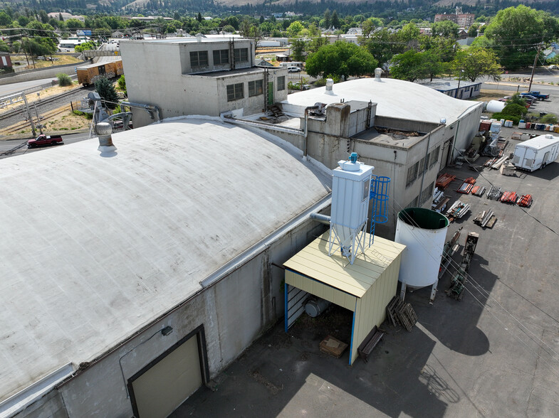 More Photos Of 1621 N Spruce St, La Grande Manufacturing For Sale