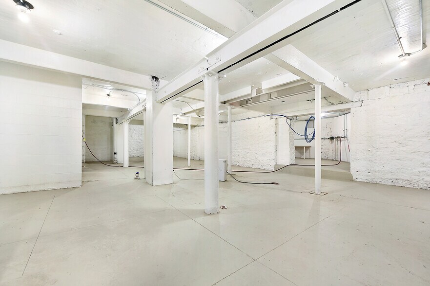 More Photos Of 200 N Highland Ave, Pittsburgh Storefront Retail Office For Lease