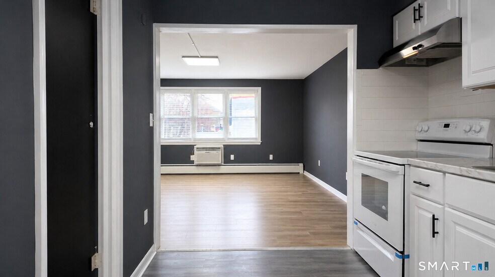 More Photos Of 18 Sherman St, Hartford Apartments For Sale