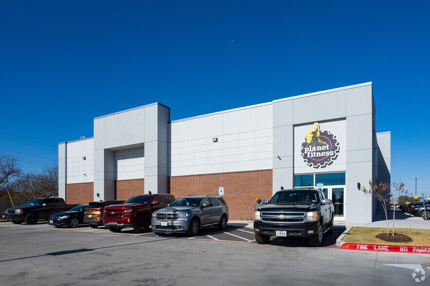 More Photos Of 608 S Saginaw Blvd, Saginaw Freestanding For Sale