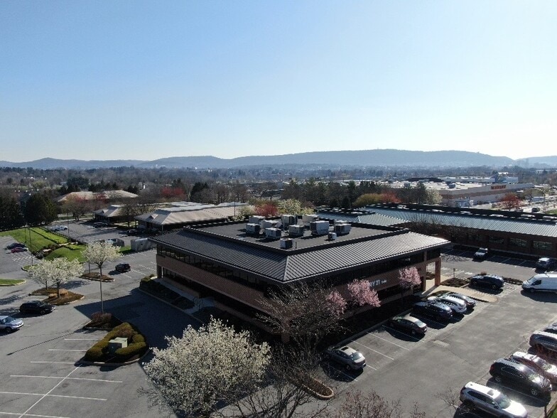 More Photos Of 925 Berkshire Blvd, Wyomissing Office For Lease